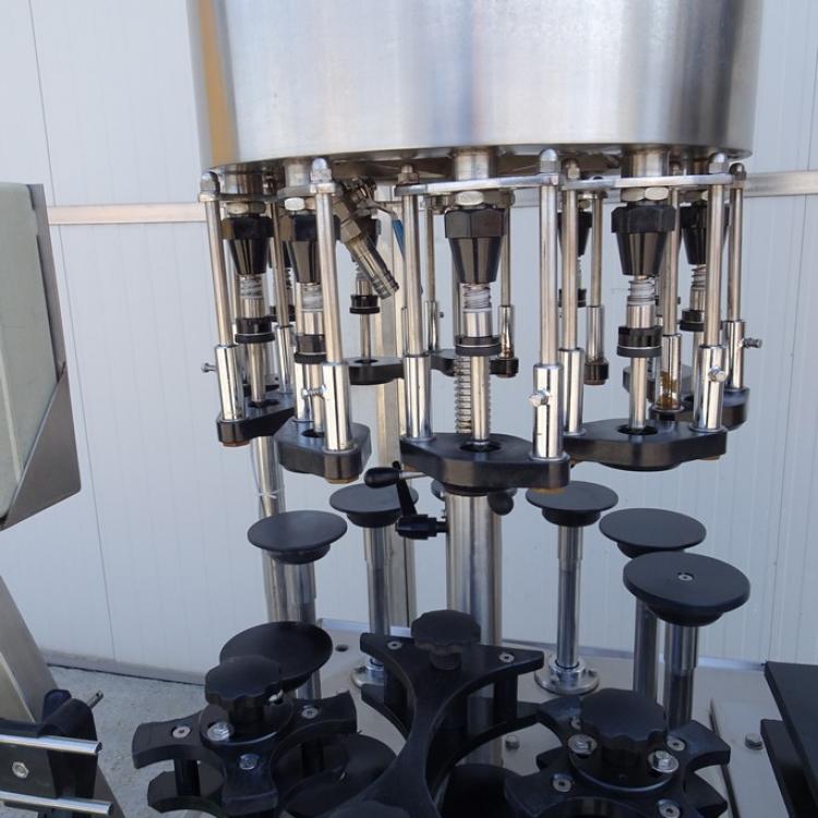 Monobloco de encher e rolhar vinhos